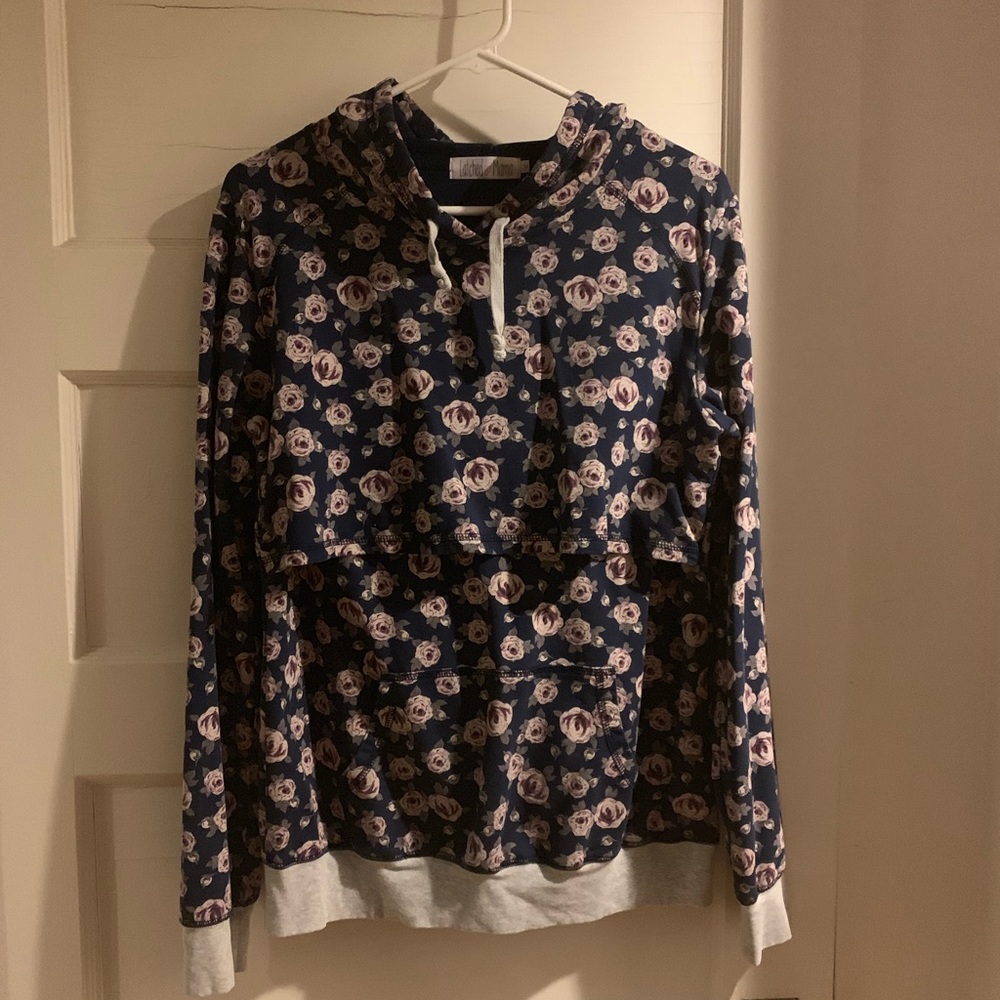 Latched Mama hoodie, size XL